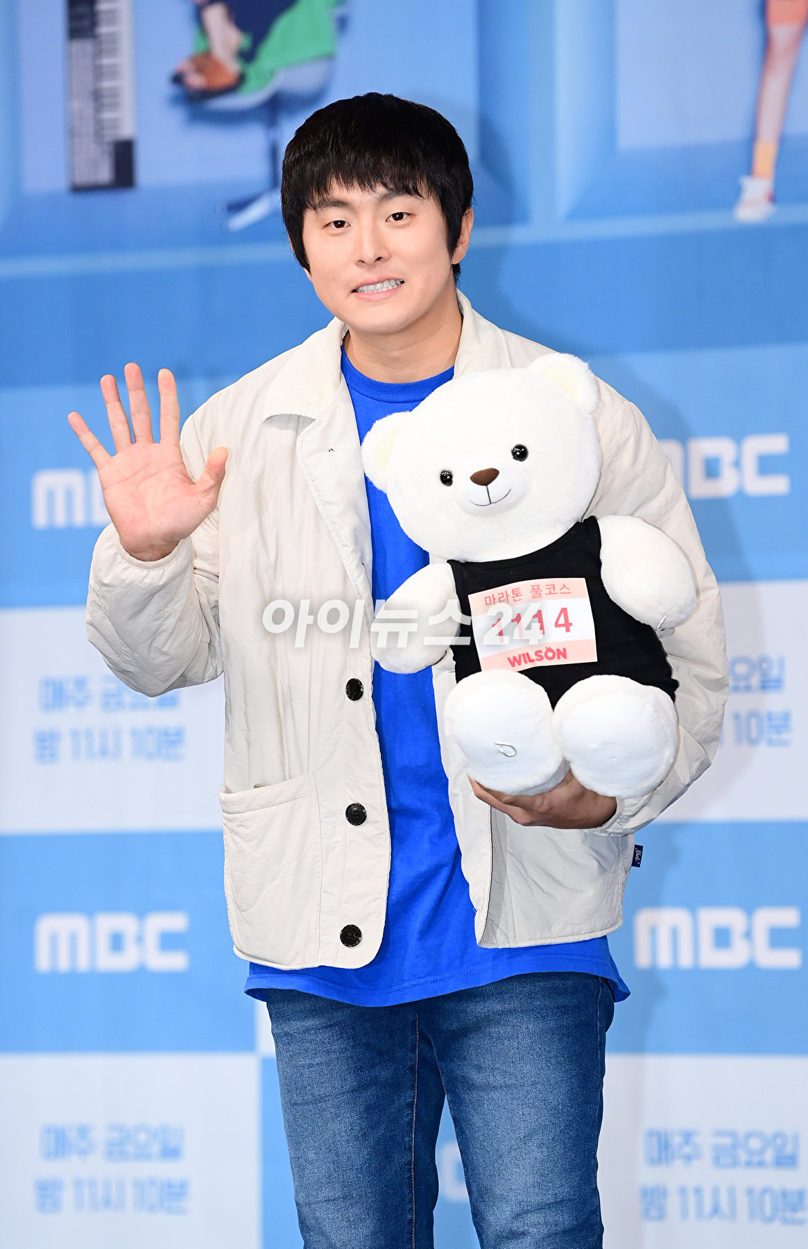 웹툰작가 겸 방송인 기안84가 4일 오후 서울 마포구 MBC 골든마우스홀에서 열린 MBC &#39;나 혼자 산다&#39; 10주년 기념 기자간담회에서 포즈를 취하고 있다. [사진=정소희 기자]