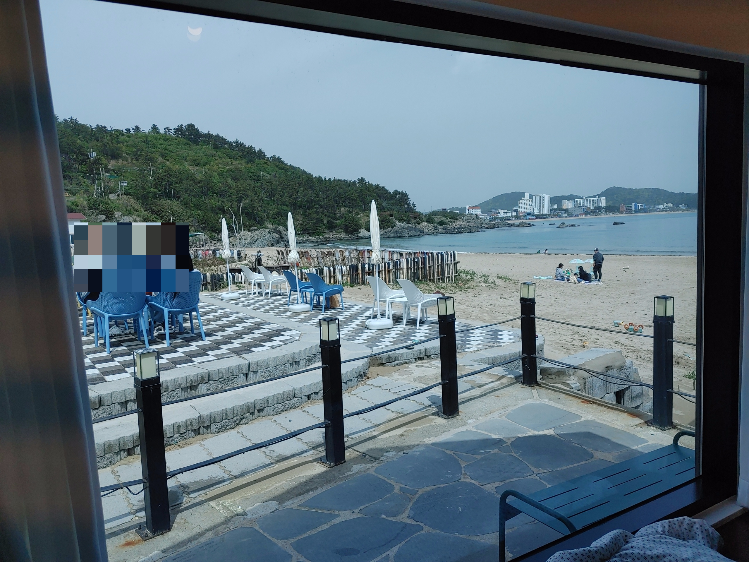 더_카이트21_펜션_카이트B_1층_침대_전경