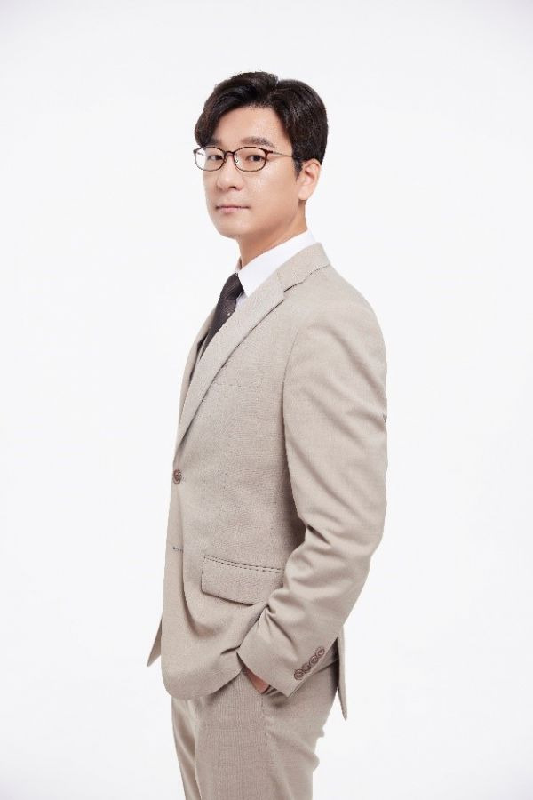 이창용 도슨트 프로필 총정리｜나이&middot;학력&middot;경력&middot;현무로드 김남길&middot;사기꾼들 프리다 칼로 800억 그림