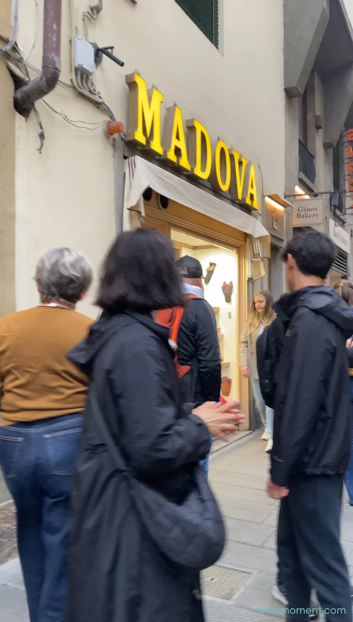 이탈리아-피렌체-마도바-가죽장갑-상점앞