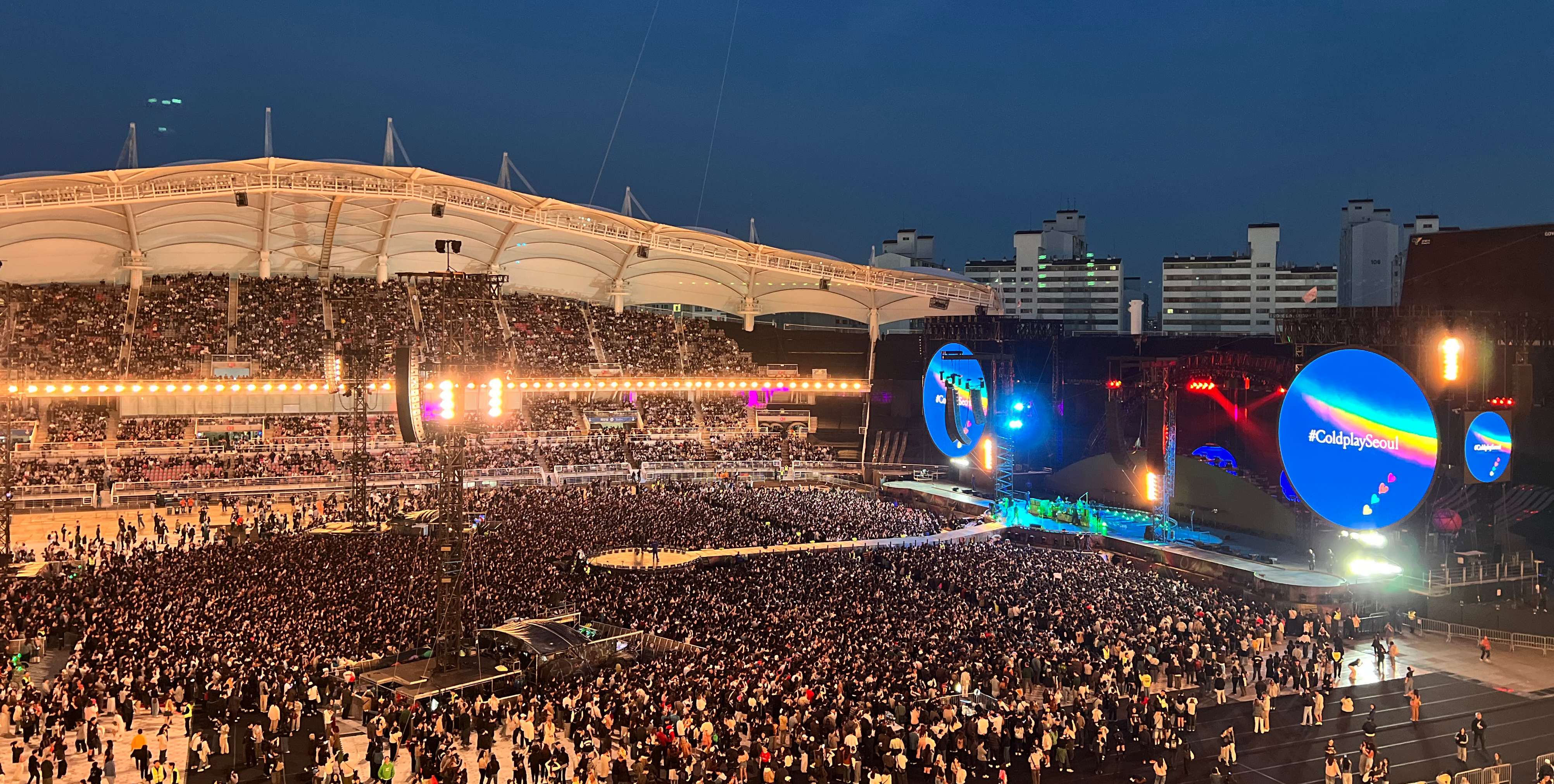 콜드플레이 내한공연 고양 출연진, 트와이스