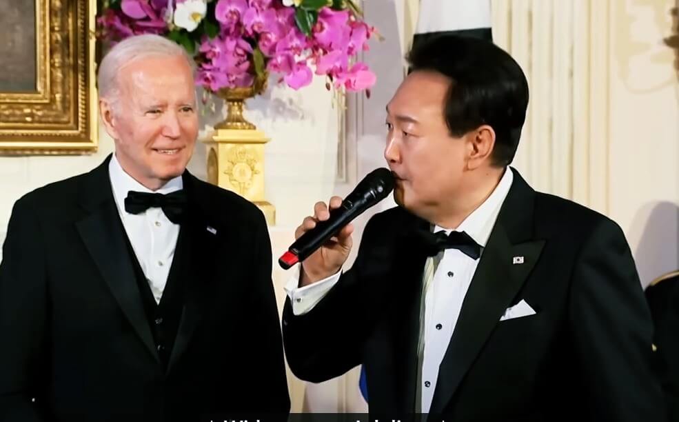 백악관 : 조바이든, 윤석열대통령사진, 노래를 부르겠다고 말하는 장면