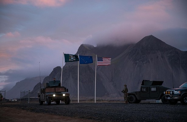 [넷플릭스 스릴러영화 추천] 하우스 오브 다이너마이트 다시보기 줄거리 결말 리뷰 후기
