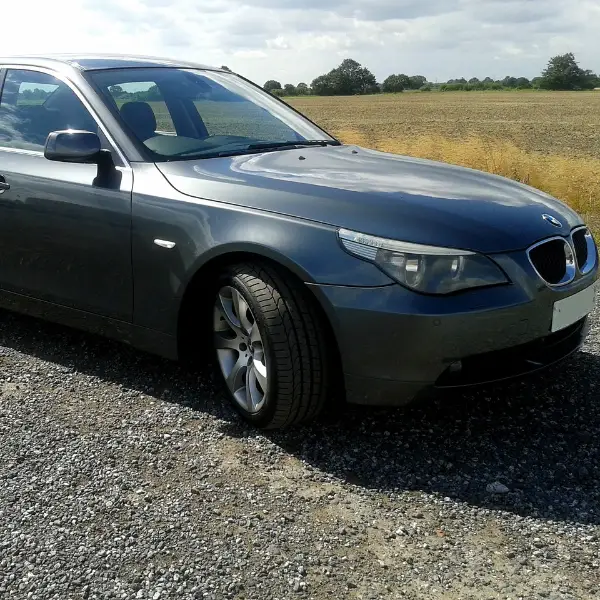 회색-bmw530i-측면