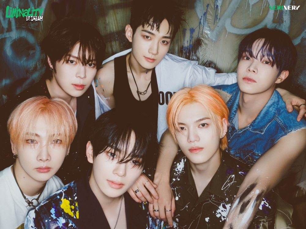 베리베리 단체 오피셜 포토(상단 중앙부터 시계방향으로 용승, 동헌, 계현, 강민, 호영, 연호), 젤리피쉬엔터테인먼트