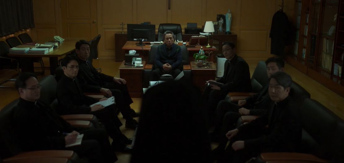 대주교 회의에서 구마의식의 필요성을 호소하는 유니아 수녀