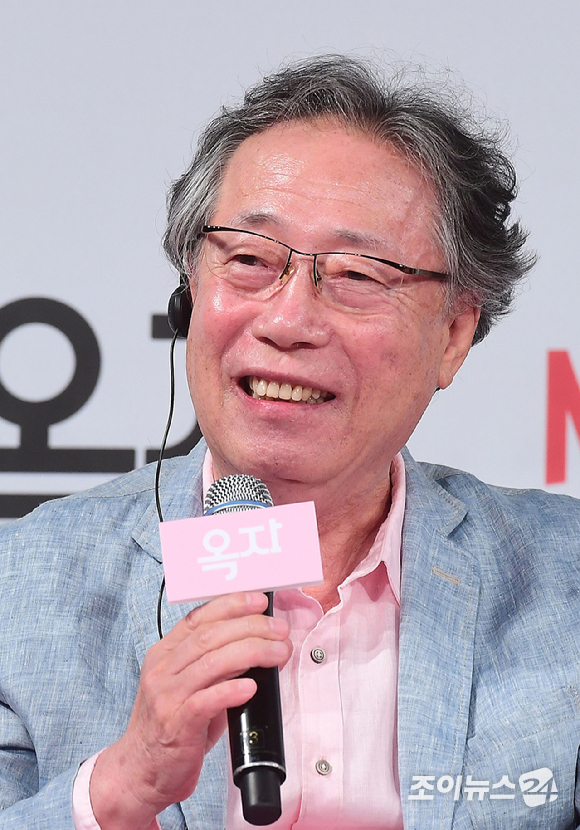 배우 변희봉이 14일 오후 서울 당주동 포시즌스호텔 그랜드볼룸에서 열린 영화 '옥자'(감독 봉준호) 기자간담회에 참석해 포즈를 취하고 있다. [사진=조이뉴스24 포토DB]