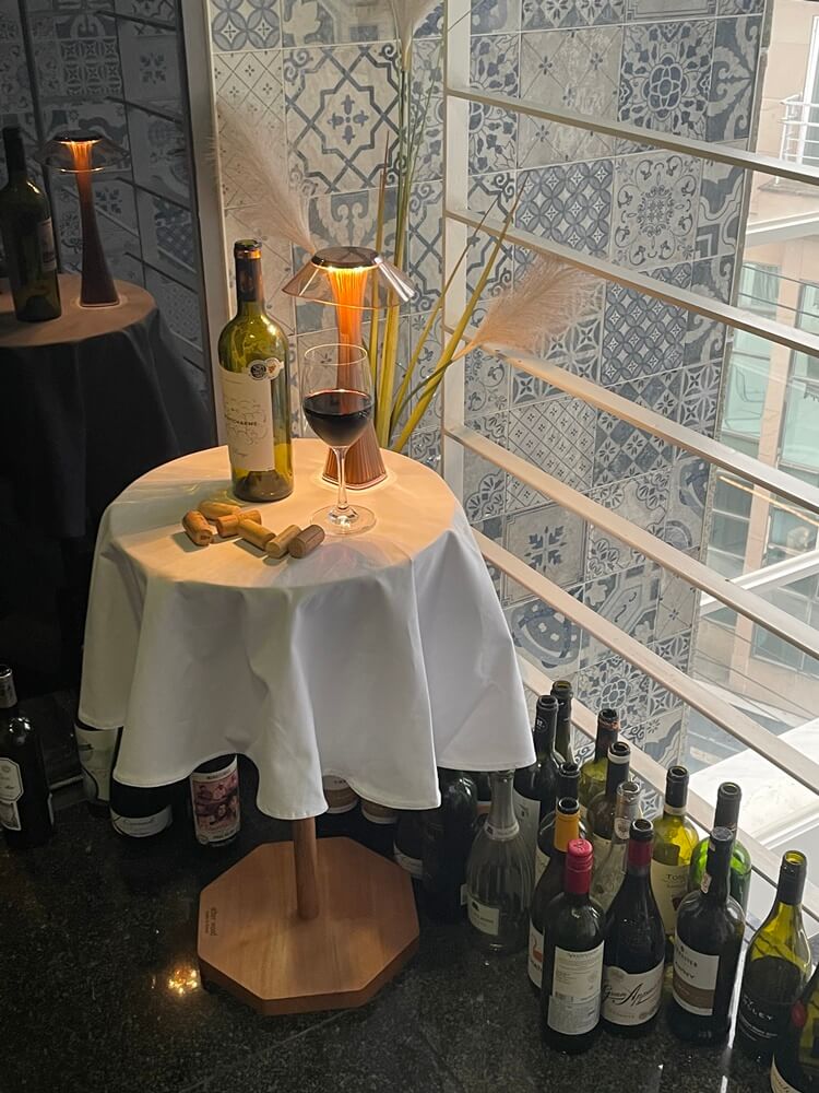 감성 있게 꾸며 놓은 입구