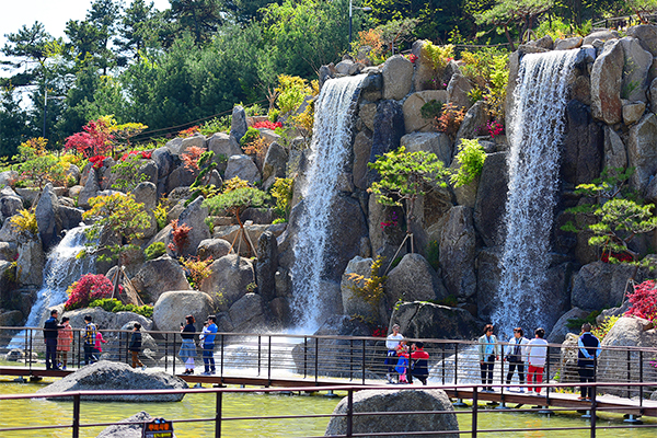 노적봉공원 인공폭포 사진