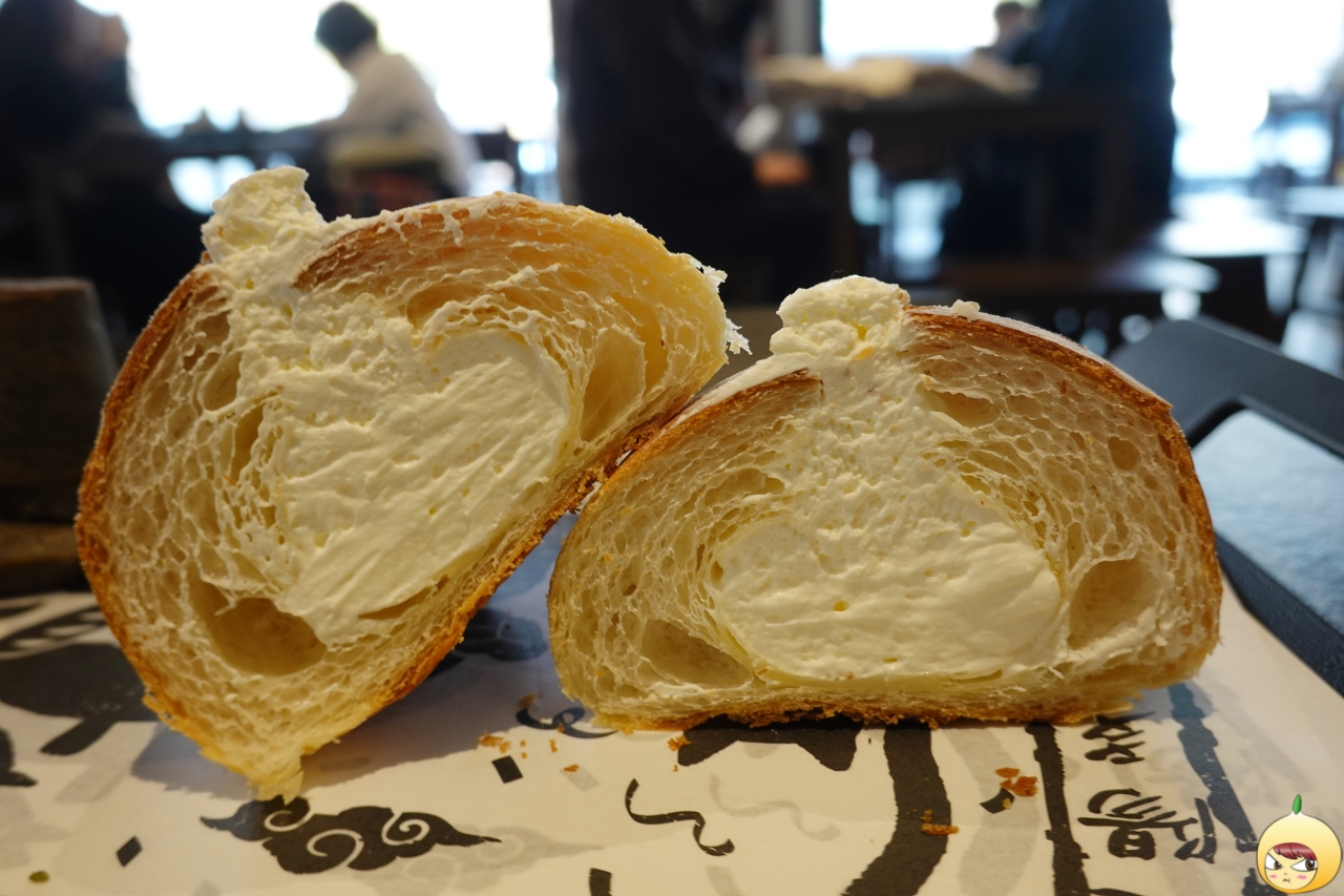 타락크림소금빵 단면