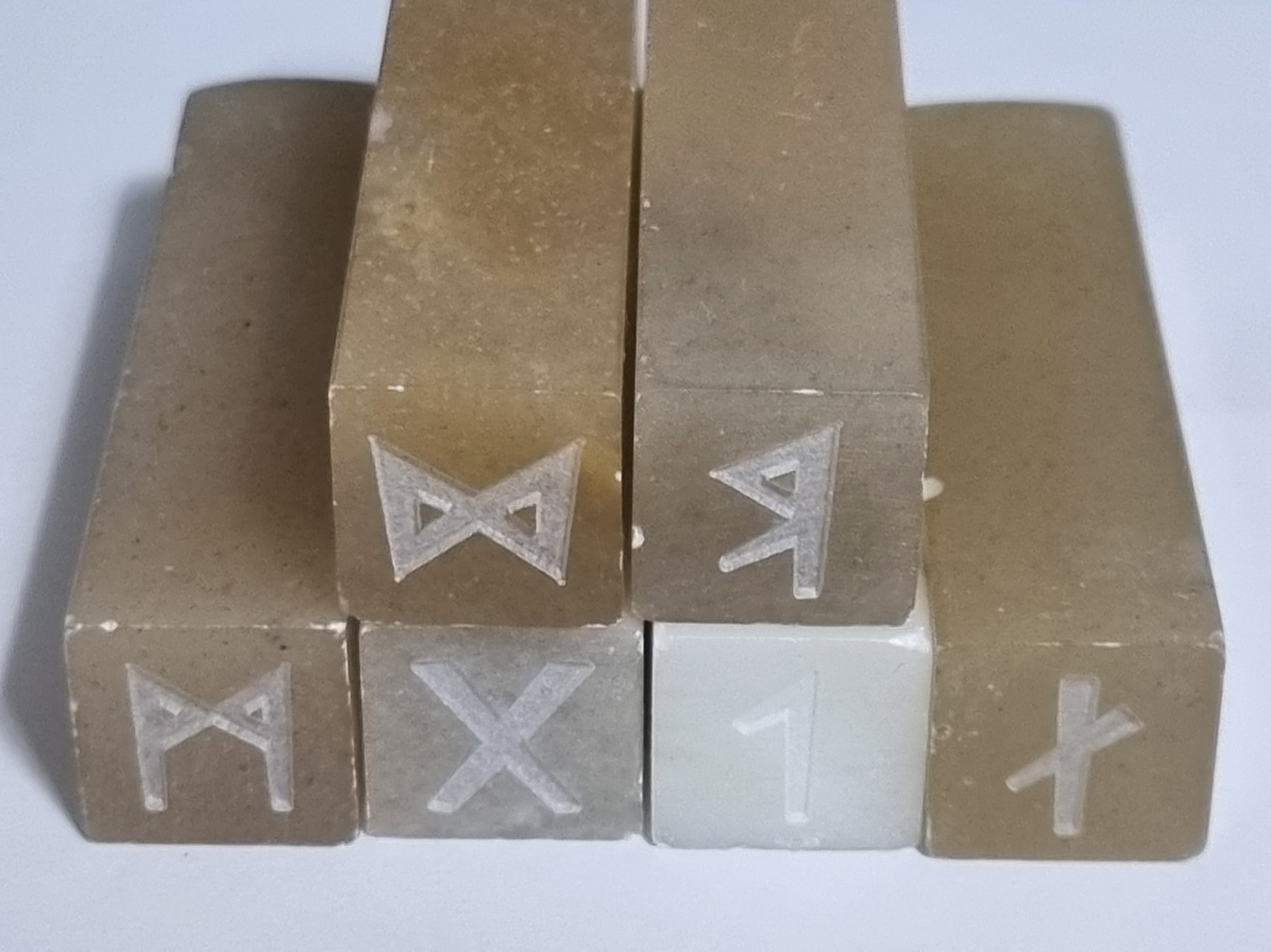 여섯 개의 룬 도장 / by Sa-ha