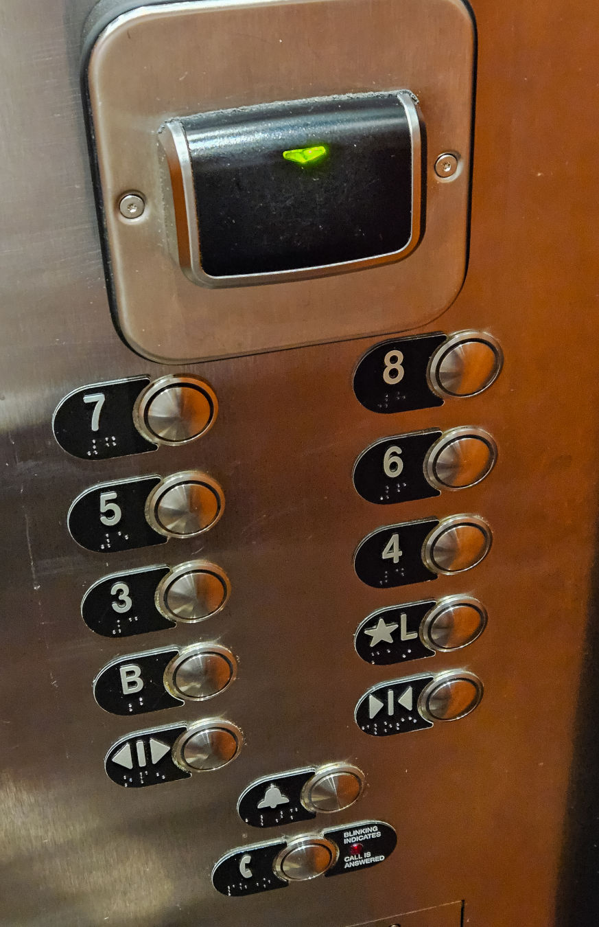 캐슬 힐로 하와이안 호텔 E/V