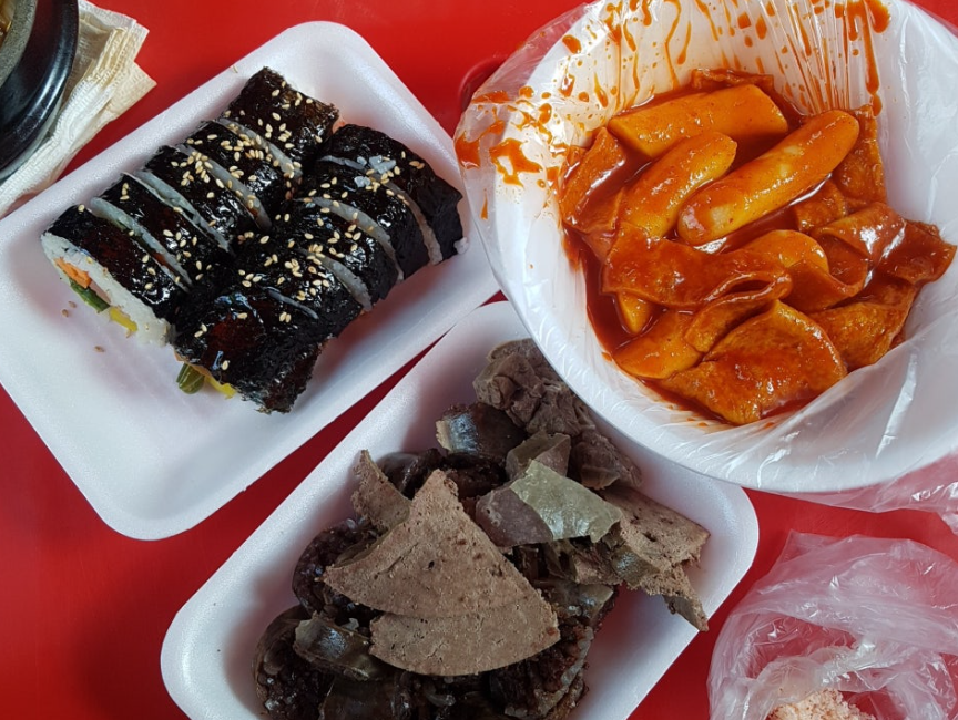종로 할머니 떡볶이: 시간을 잊은 맛, 추억을 부르는 옛날 떡볶이