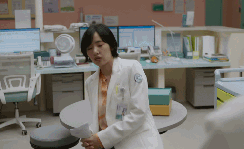 공성하-넷플릭스-정신병동에도아침이와요