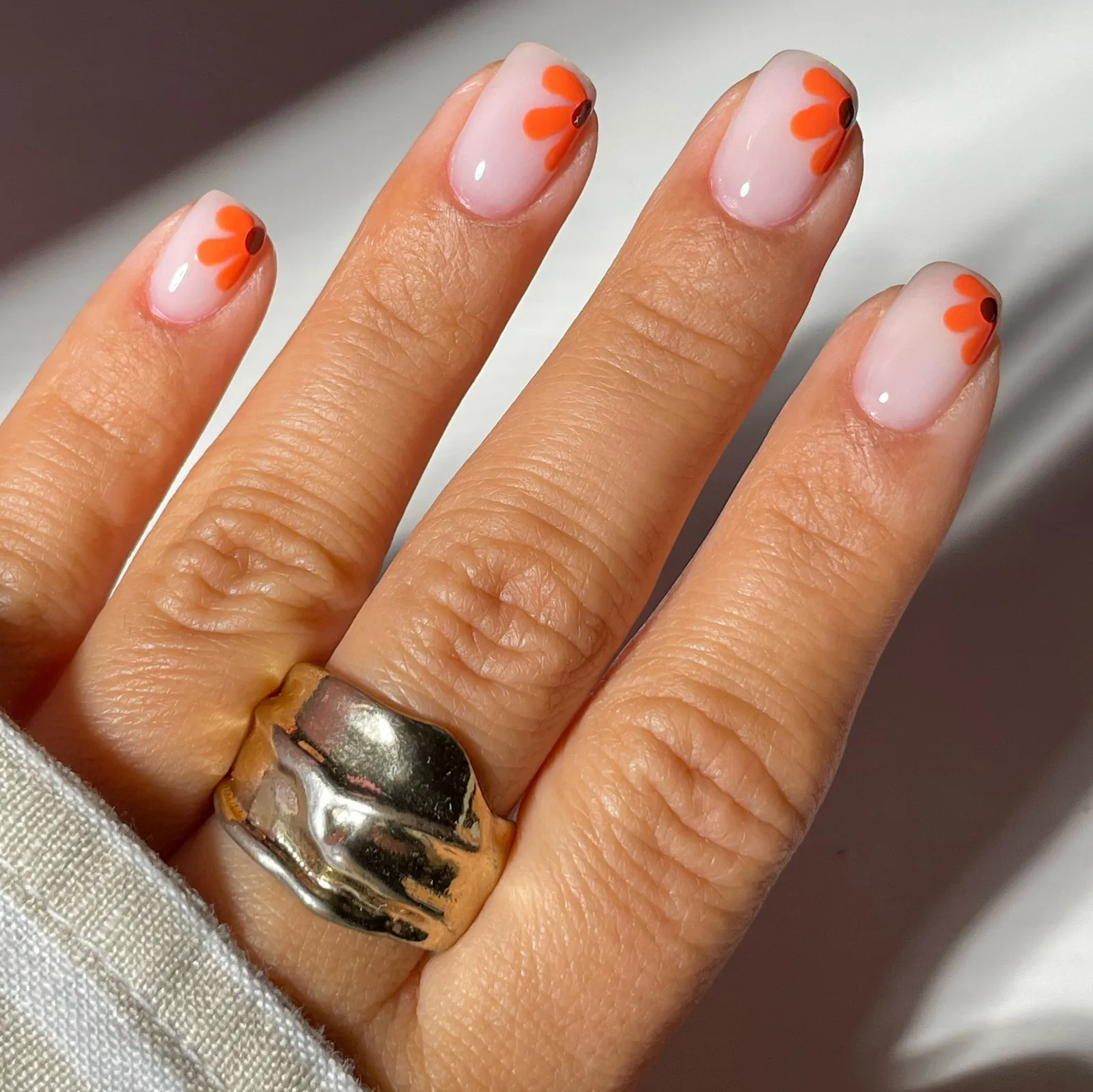 손톱 모양 스퀘어볼