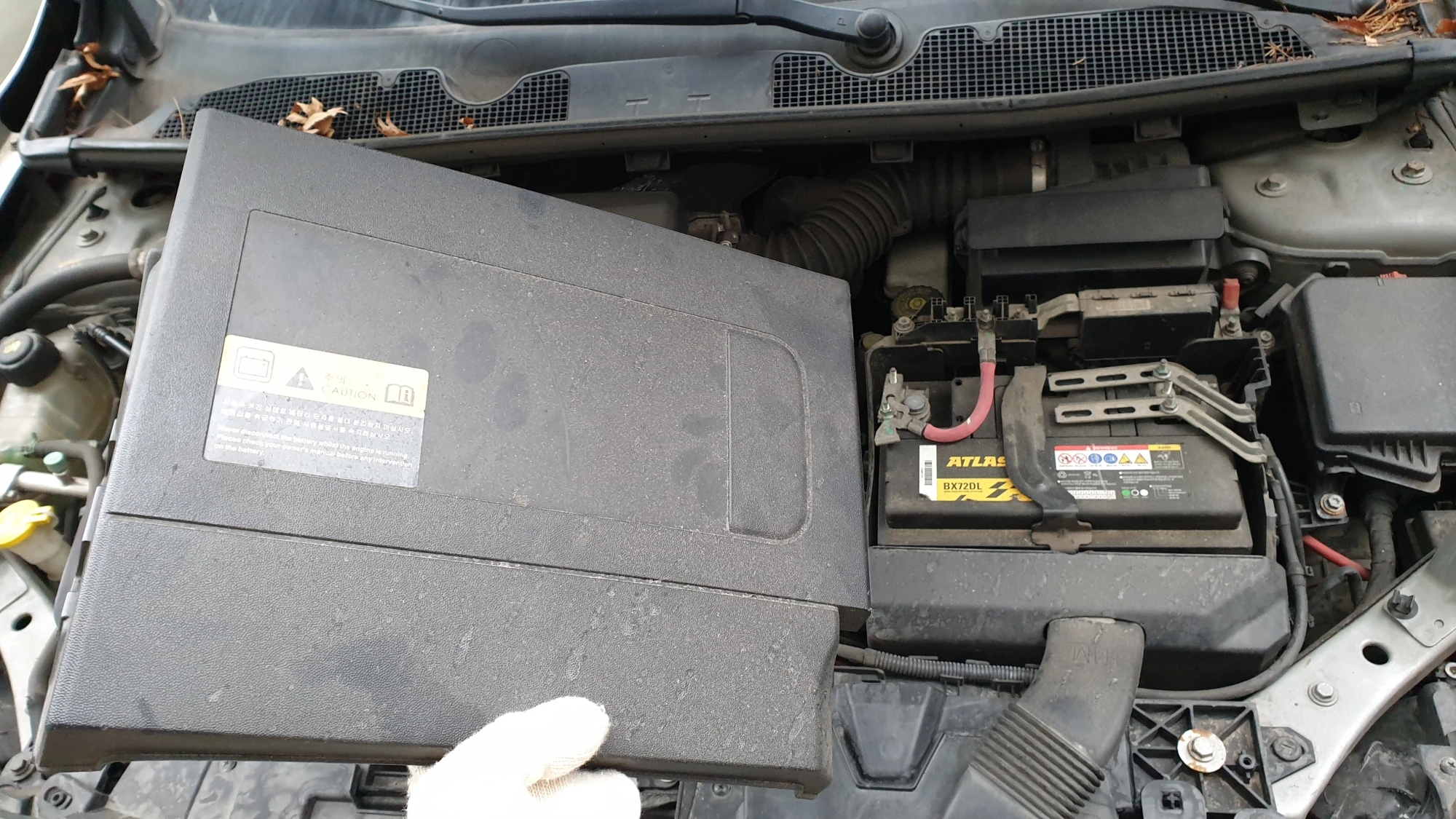 배터리 커버 열린 모습