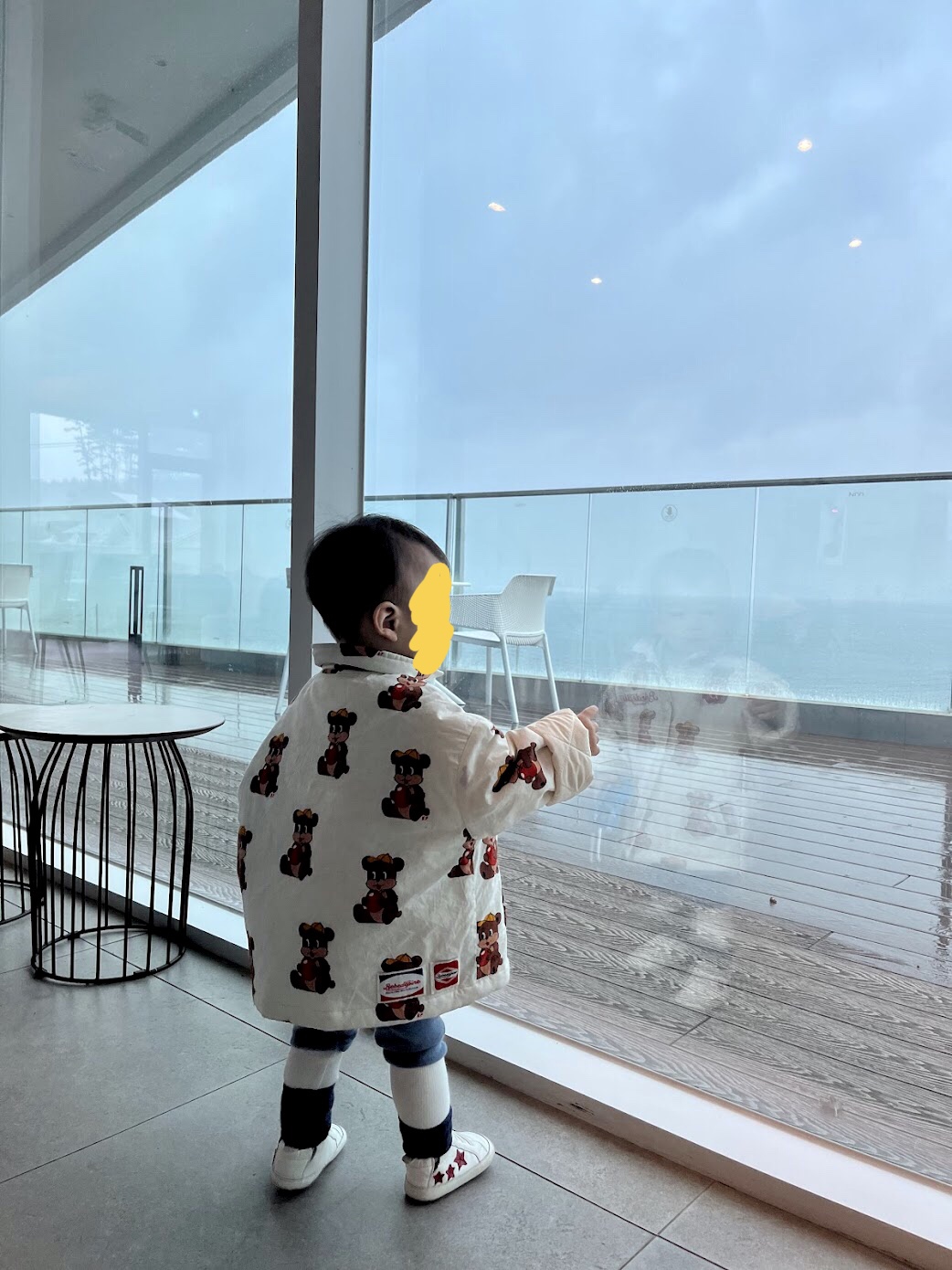 창밖을보는-아이