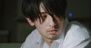 초췌한 남자의 얼굴