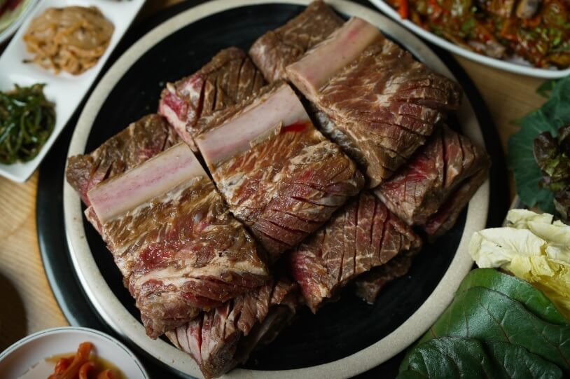 생생정보 오늘 또 방문 스타밥집 가수 김수찬 단골 인천 24시 경희궁 효성점 왕갈비탕 돼지왕갈비 맛집