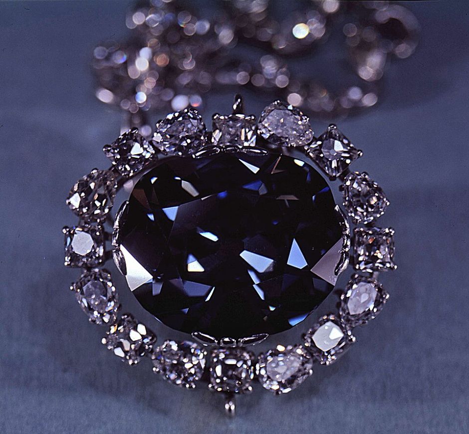 스미소니언 국립자연사박물관에 전시된 세계적으로 유명한 희망 다이아몬드(Hope Diamond)