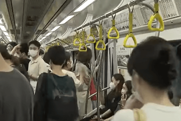 지하철 내부 전경