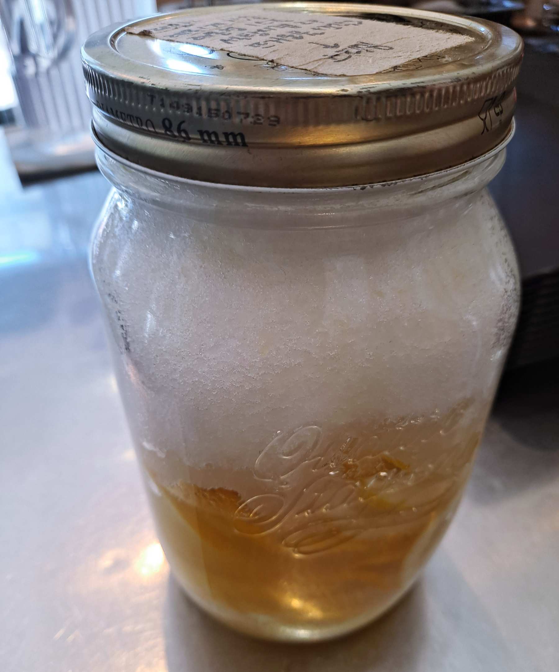 다시금 설탕을 가득 붓다