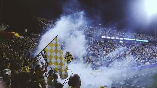 축구 심판 휘슬 카드 판정