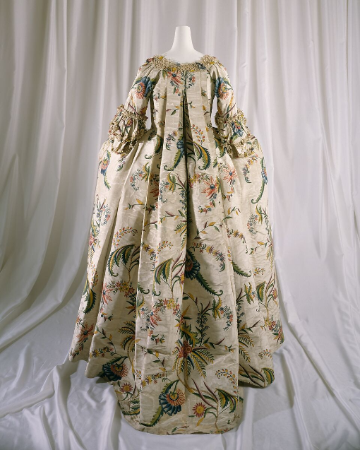 Robe &agrave; la fran&ccedil;aise