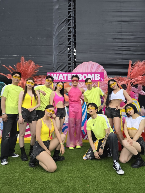 JYP 워터밤 등장에 공연장 '뒤집어졌다'?! 핑크 시스루 입고 무대를 찢은 '영원한 딴따라'의 미친 열정!