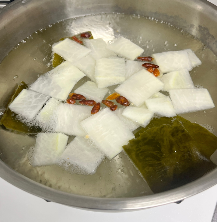 꽃게탕 육수 끓이기