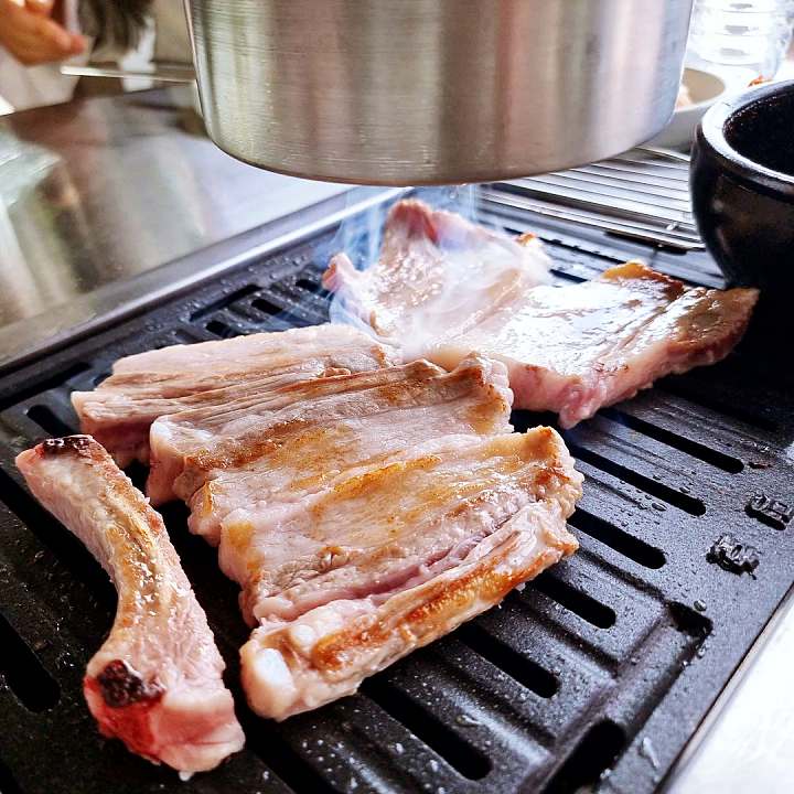 전참시 전지적참견시점 이영자 전현무 권율 흑돼지 생갈비 갈매기살 김치 몸국 절벽뷰 중문 맛있는 고깃집 제주 맛집 위치 메뉴 가격 정보