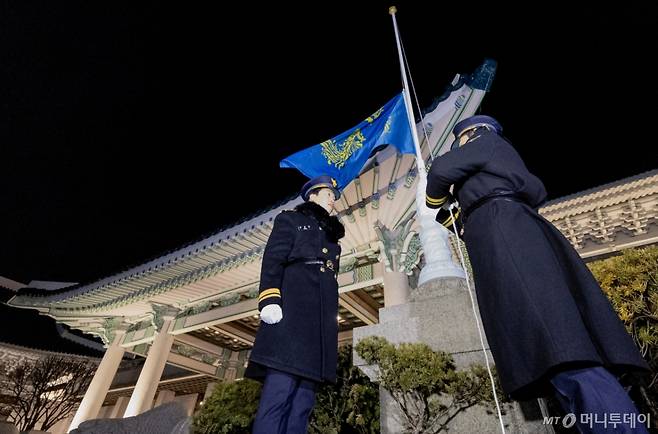 이 대통령, 청와대 출근 업무 공간 및 참모 배치 의미 전망