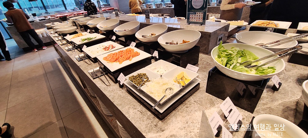 포포인츠 바이 쉐라톤 서울 명동 에볼루션 뷔페 런치 후기