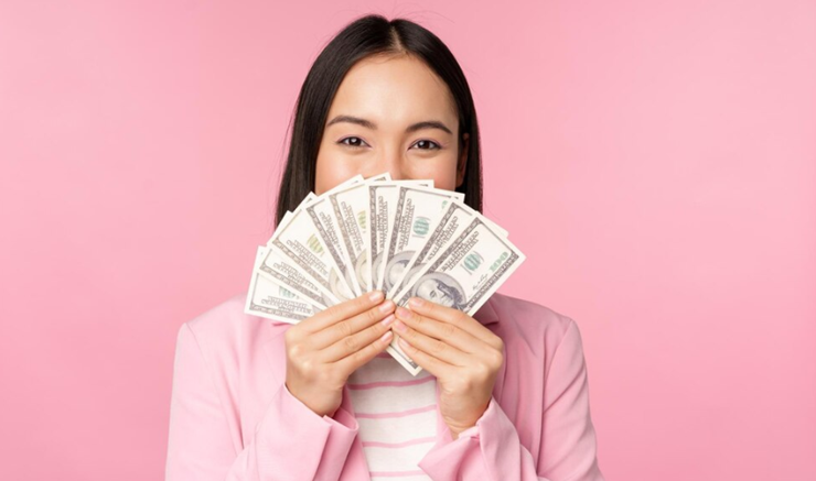 돈으로 얼굴을 가리는 여자