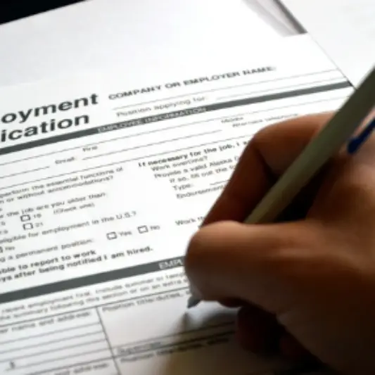 신청서를 작성하는 사진