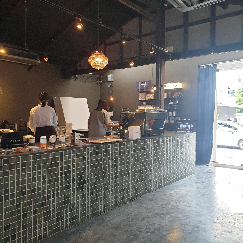 치앙마이 카페 투어 ③ : 님만해민의 핫한 카페들 (GRAPH GROUND)_매장 내부