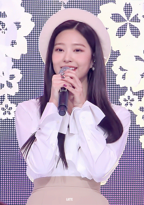 예쁜모자쓰고 더 예쁜 김민주