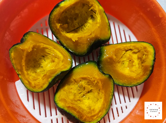 단호박요거트볼-미니단호박 전자레인지에 익힌 것