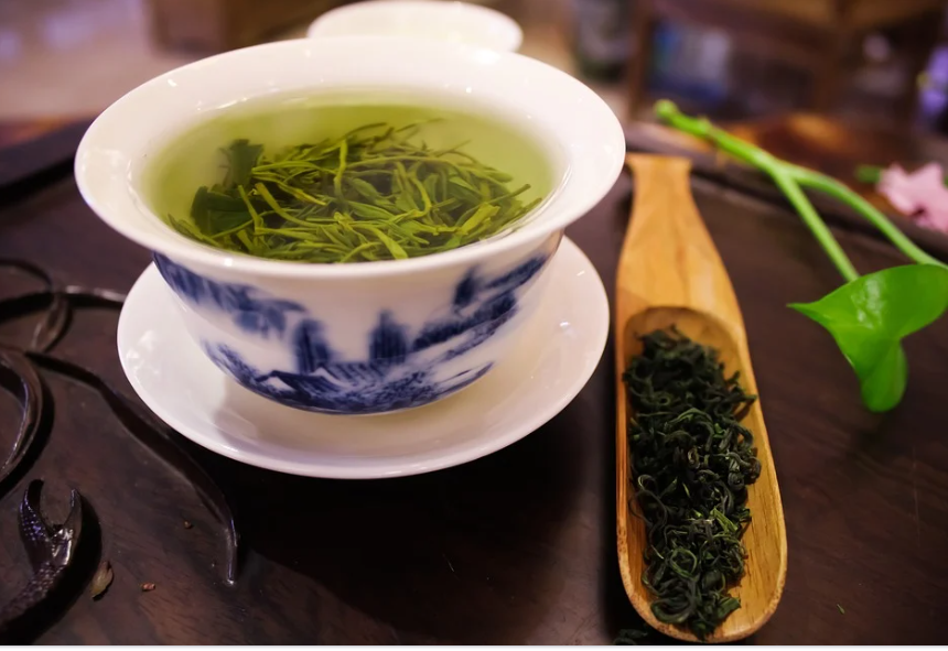 ๋
น์ฐจ๋ ์ ์ฒด๊ฐ ์ง๋ฐฉ์ ์ฐ์ํ๋๋ก ์๊ทนํด ์ฒด์ค ๊ฐ์๋ฅผ ์ด์งํ ์ ์์ต๋๋ค.