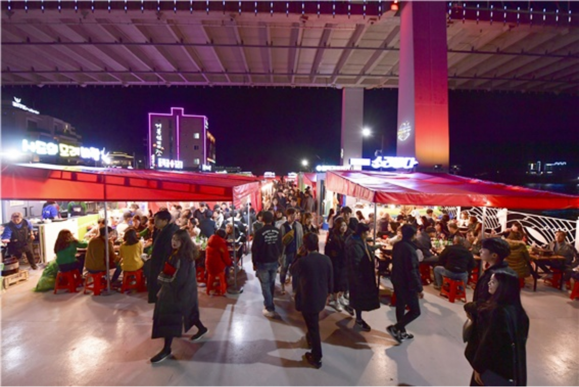 여수 낭만포차 거리 모습