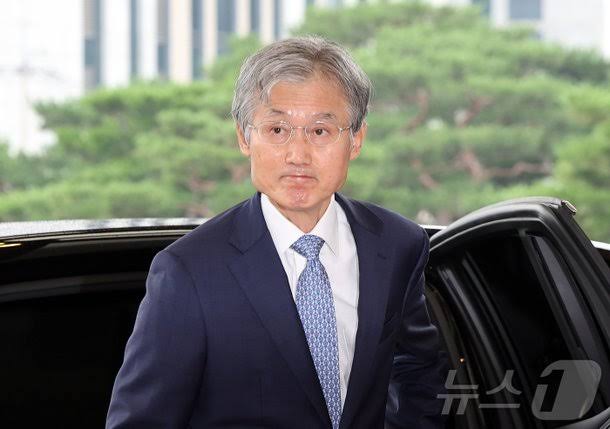 출근하는 조희대 대법원장