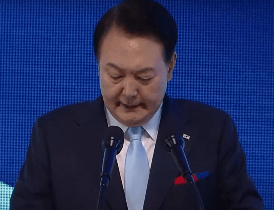 윤석열 대통령이 광복절 경축사를 하고 있는 장면