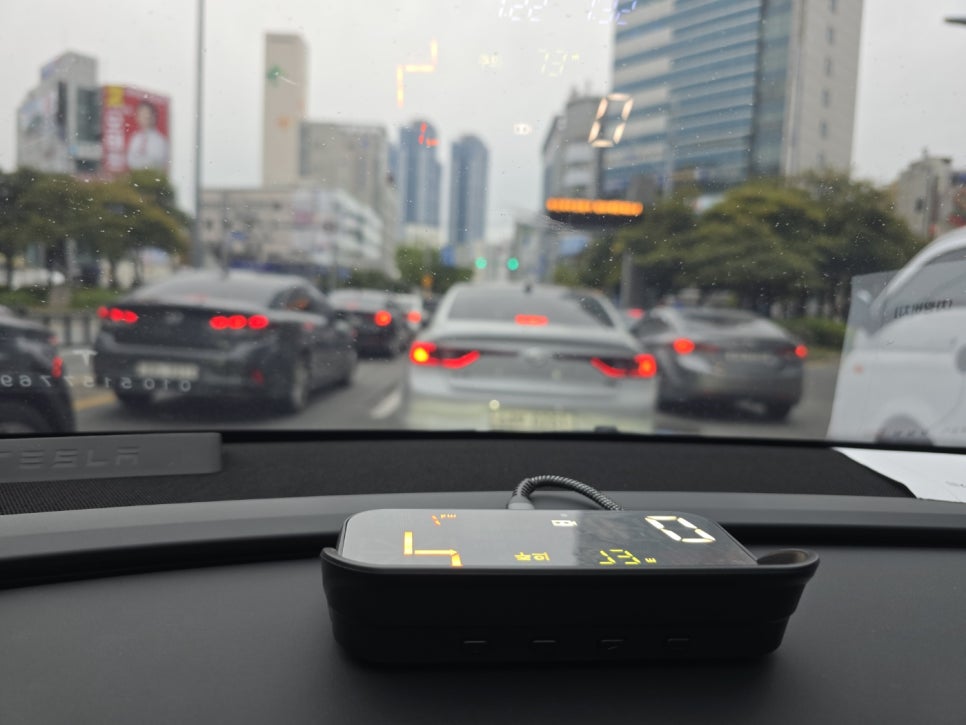 Clean installation of the T-Plus HUD in the Tesla Model Y Juniper. (Day)