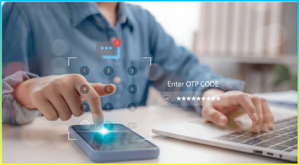 안전한 로그인과 온라인 신원 보호 및 무단 접근 방지를 위한 2단계 인증을 위해 사용자가 스마트폰에 OTP 코드를 입력하는 것을 보여주는 사이버 보안 개념
