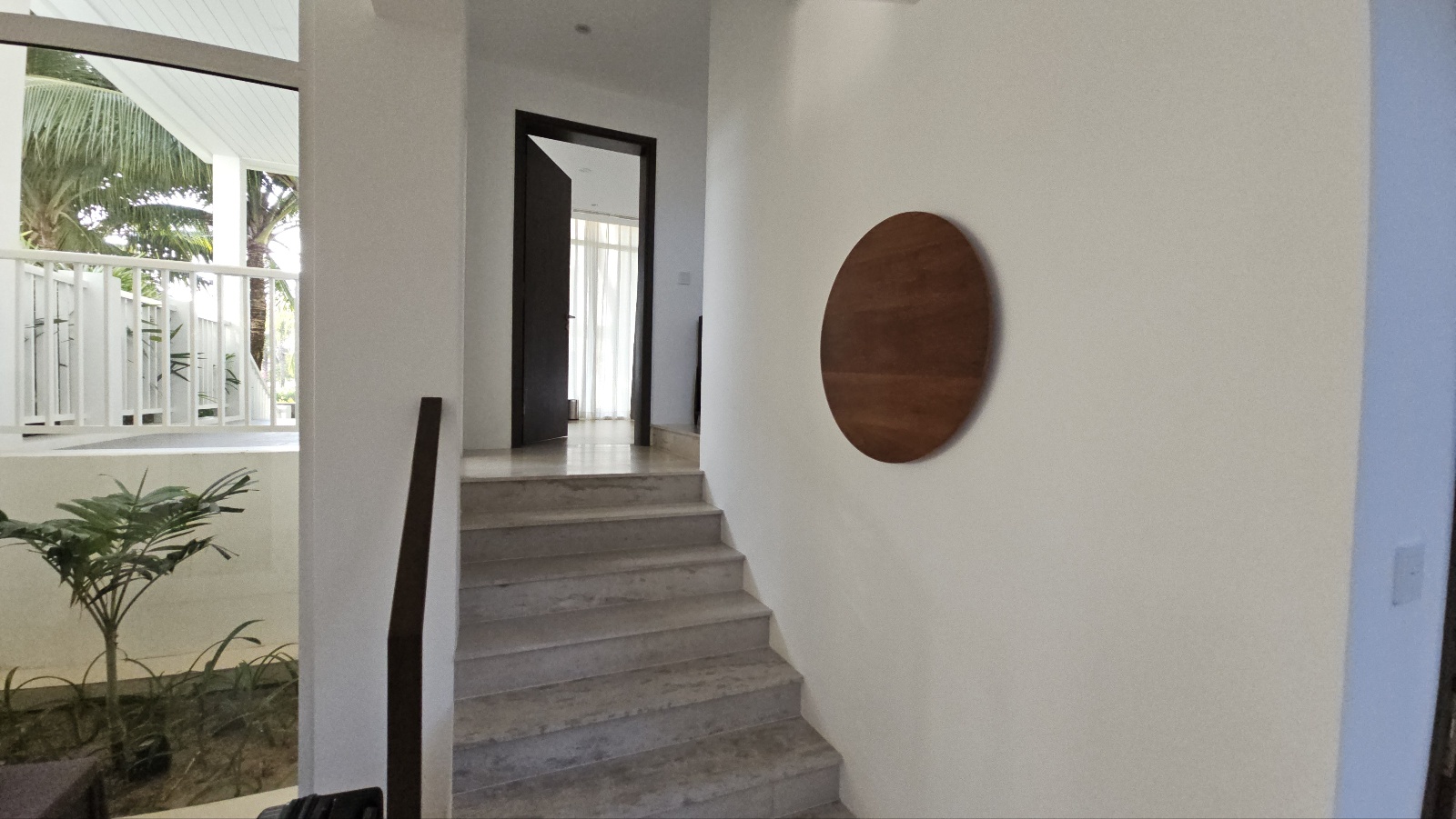 빌라 구성 &ndash; 반층 구조와 프라이빗한 공간 분리