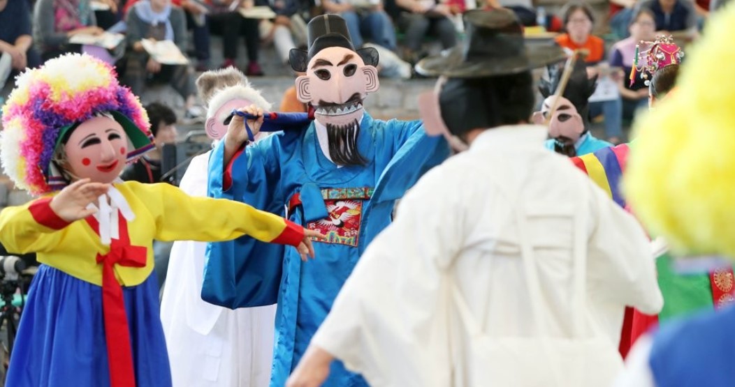 안동 탈춤국악문화제 2025의 전통 악기 제작 시연