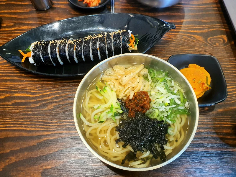 길동우동 우동, 김밥