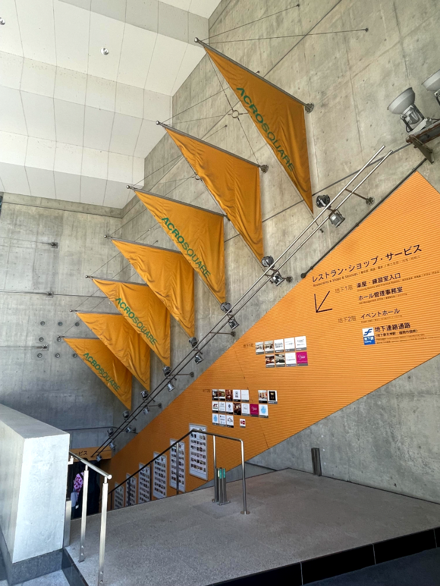 아크로스 후쿠오카 지하계단2