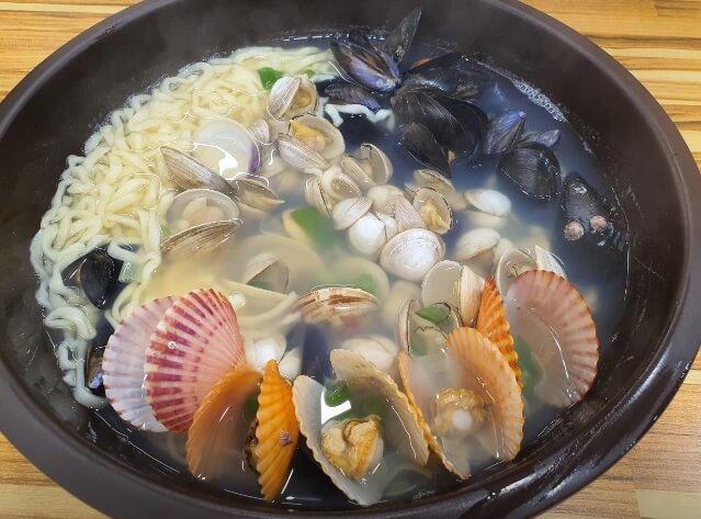 생생정보 장사의 신 수원 대왕 조개칼국수 맛집 조마담칼국수 수원행궁동본점