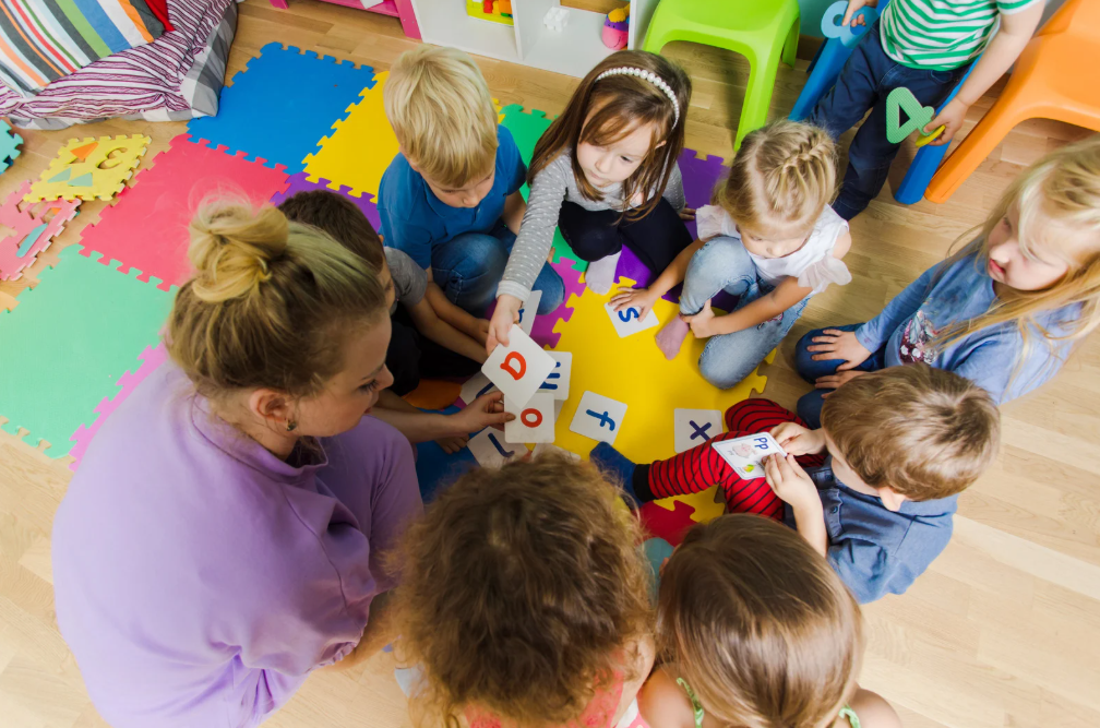 초등 교실 영어 표현 그룹 활동 관련 사진
